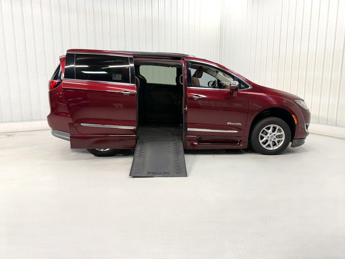 2019 Chrysler Pacifica Limited wheelchair van, Velvet Red
