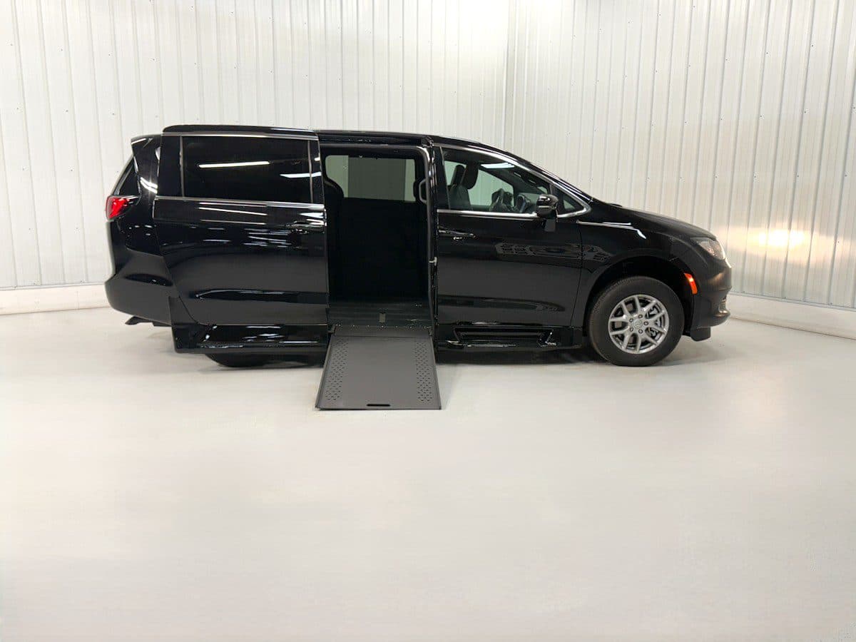 2026 Chrysler Voyager LX wheelchair van, Diamond Black Crystal Pearl