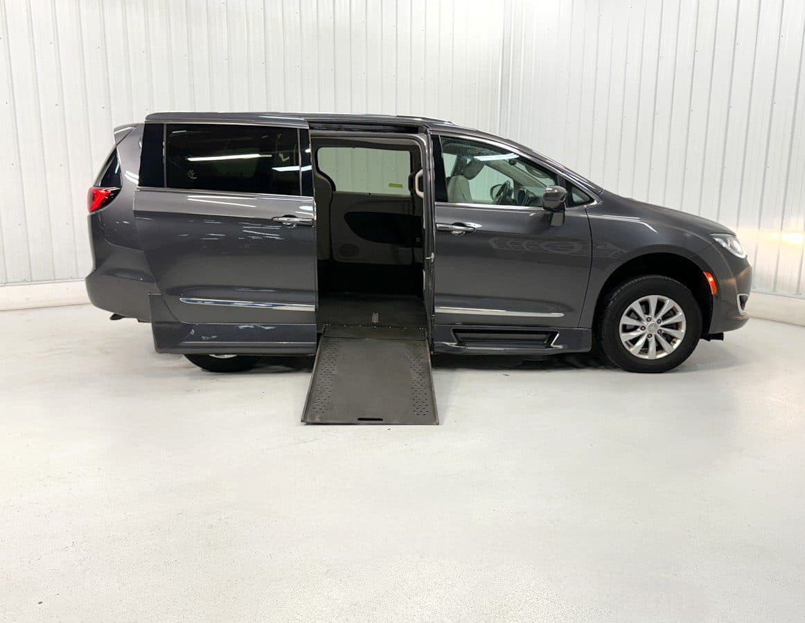 2019 Chrysler Pacifica Touring L wheelchair van, Granite Crystal Metallic
