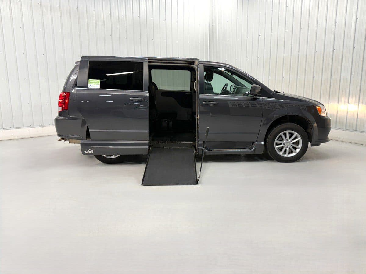 2019 Dodge Grand Caravan SXT wheelchair van, Granite Pearl