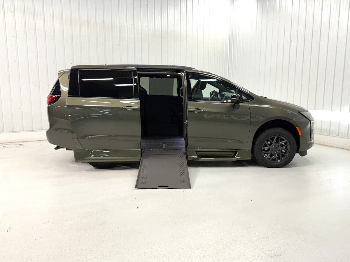 2027 Chrysler Pacifica Select wheelchair van, Olive Green Pearl Coat