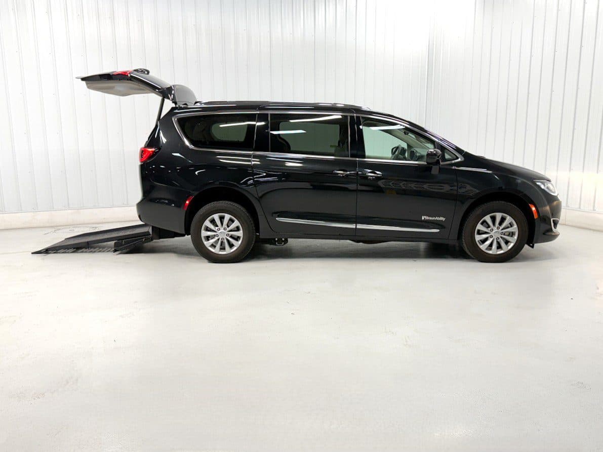 2018 Chrysler Pacifica Touring L wheelchair van, Brilliant Black