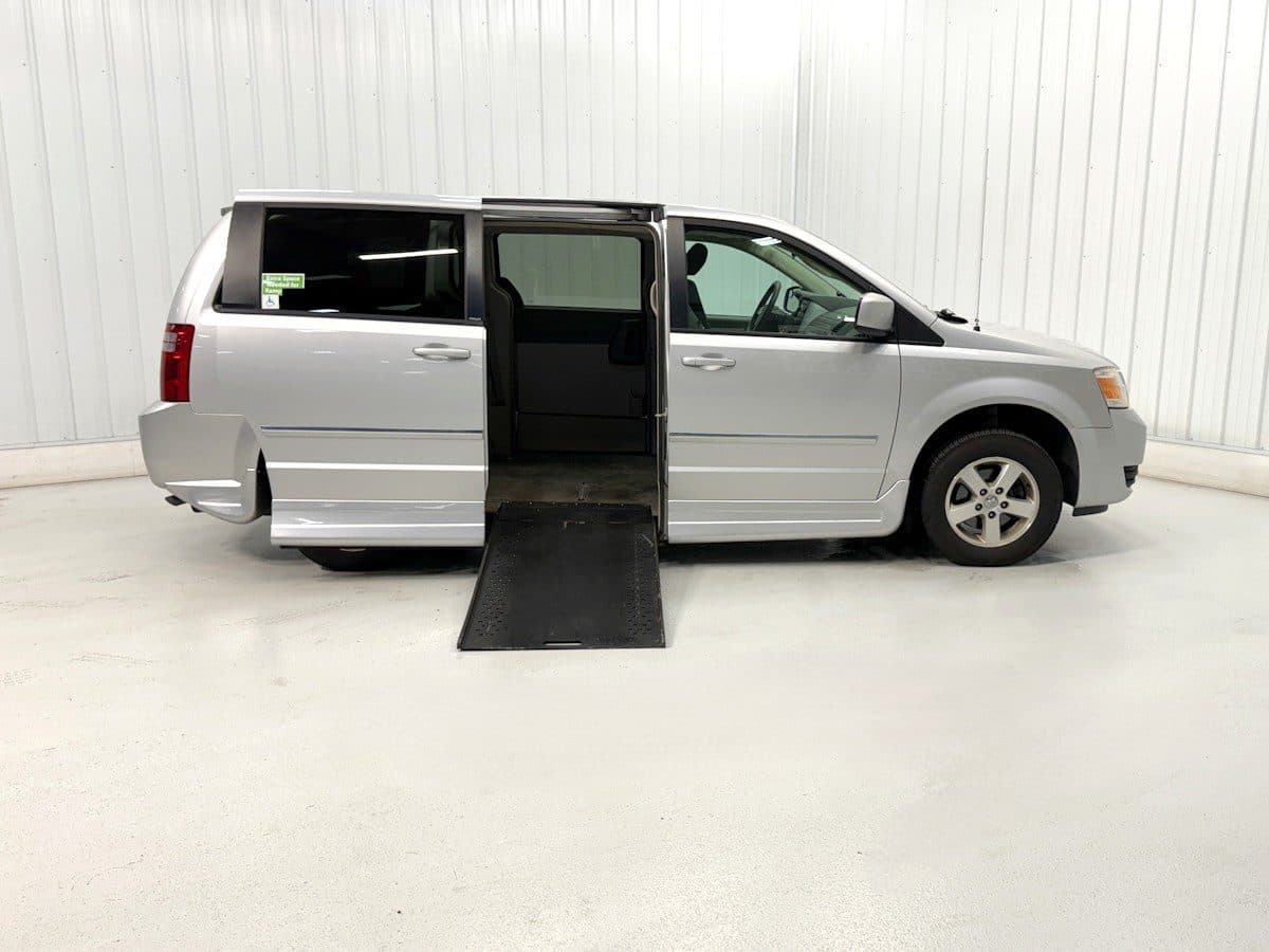 2008 Dodge Grand Caravan SXT wheelchair van, Bright Silver