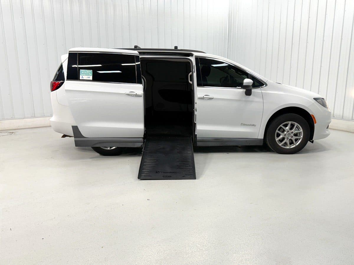2022 Chrysler Voyager LX wheelchair van, Bright White