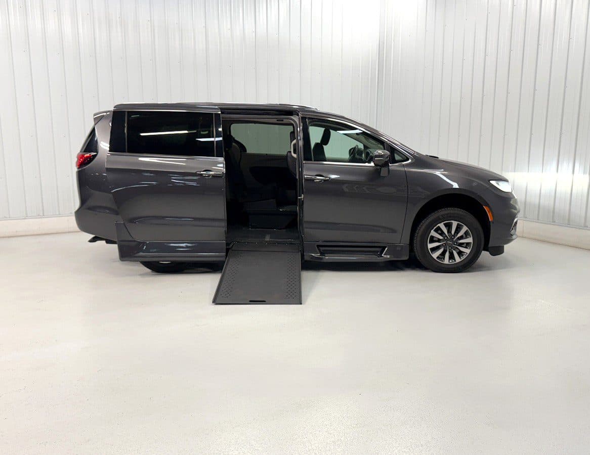 2021 Chrysler Pacifica Touring L wheelchair van, Granite Crystal Metallic