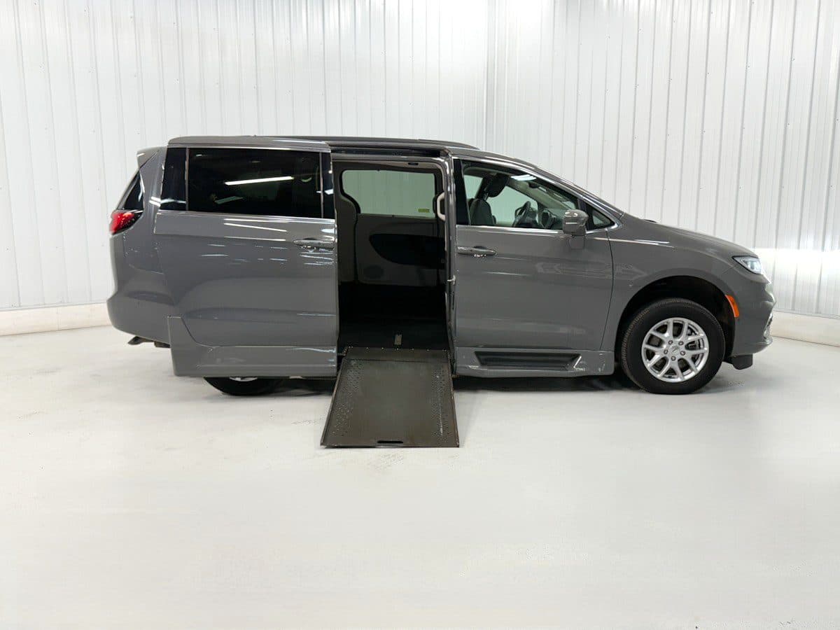 2022 Chrysler Pacifica Touring L wheelchair van, Ceramic Grey Clear Coat