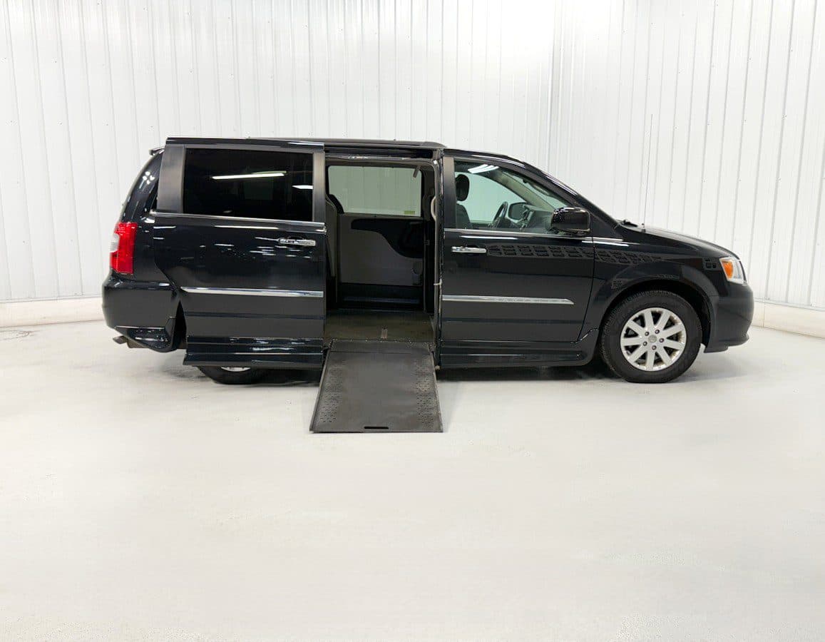 2016 Chrysler Town & Country Touring-K wheelchair van, Brilliant Black