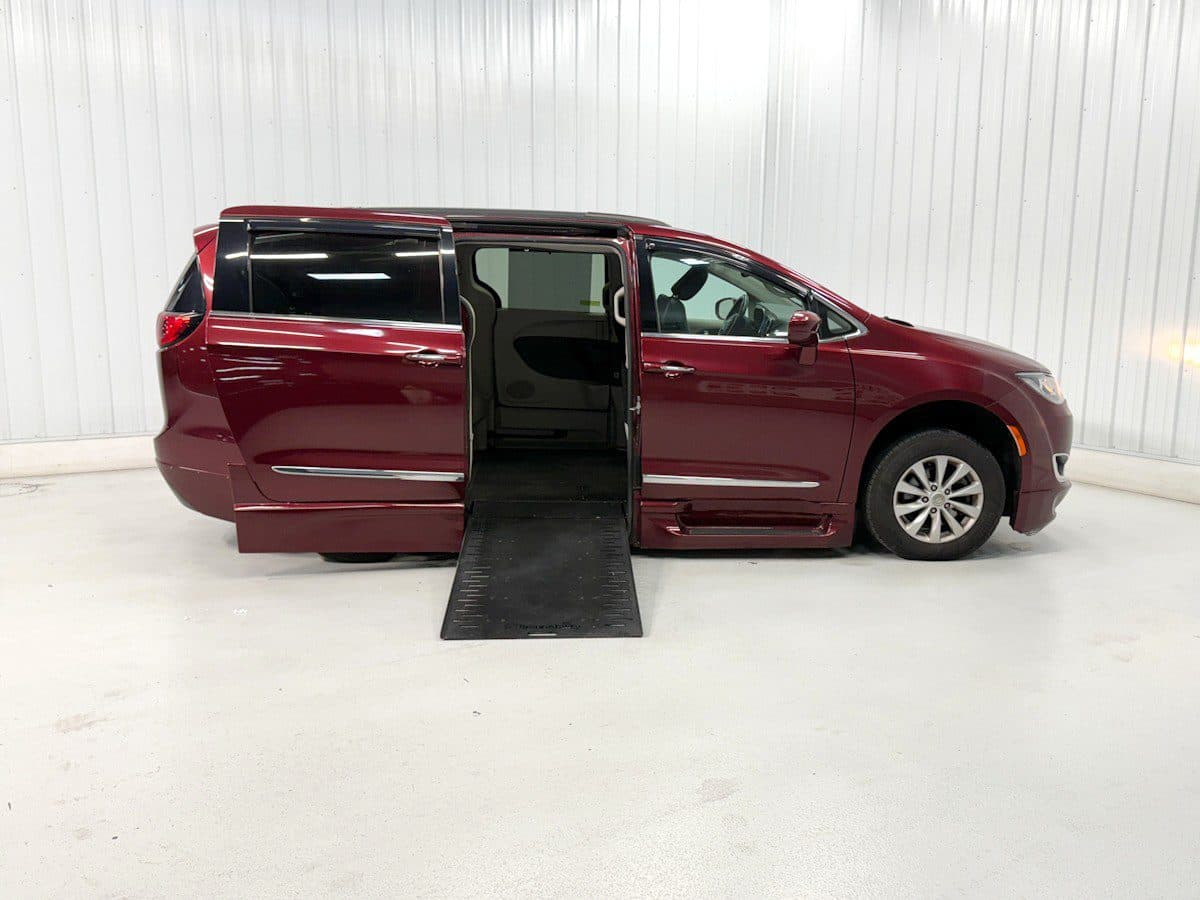 2017 Chrysler Pacifica Touring L wheelchair van, Velvet Red