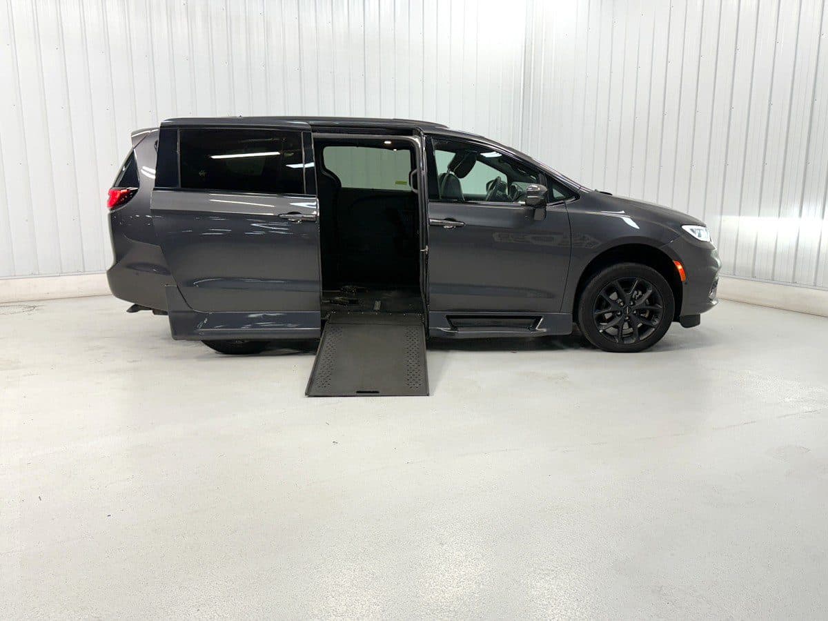 2022 Chrysler Pacifica Limited wheelchair van, Granite Crystal Metallic