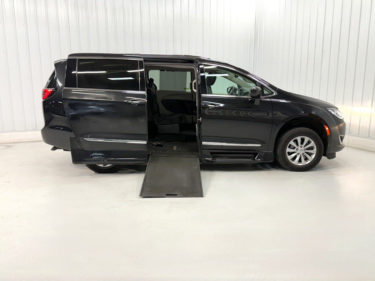 2019 Chrysler Pacifica Touring L wheelchair van, Brilliant Black