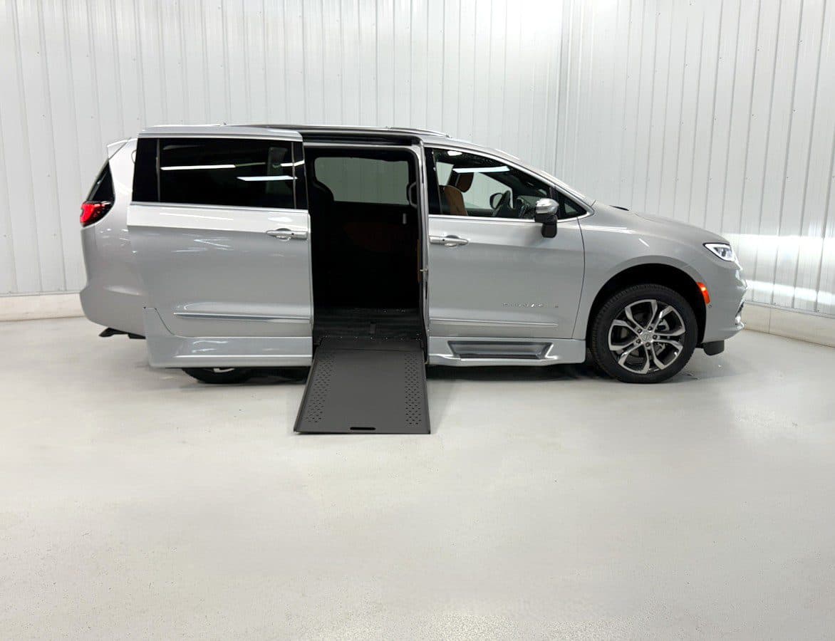 2026 Chrysler Pacifica Pinnacle wheelchair van, Silver Mist Clear Coat
