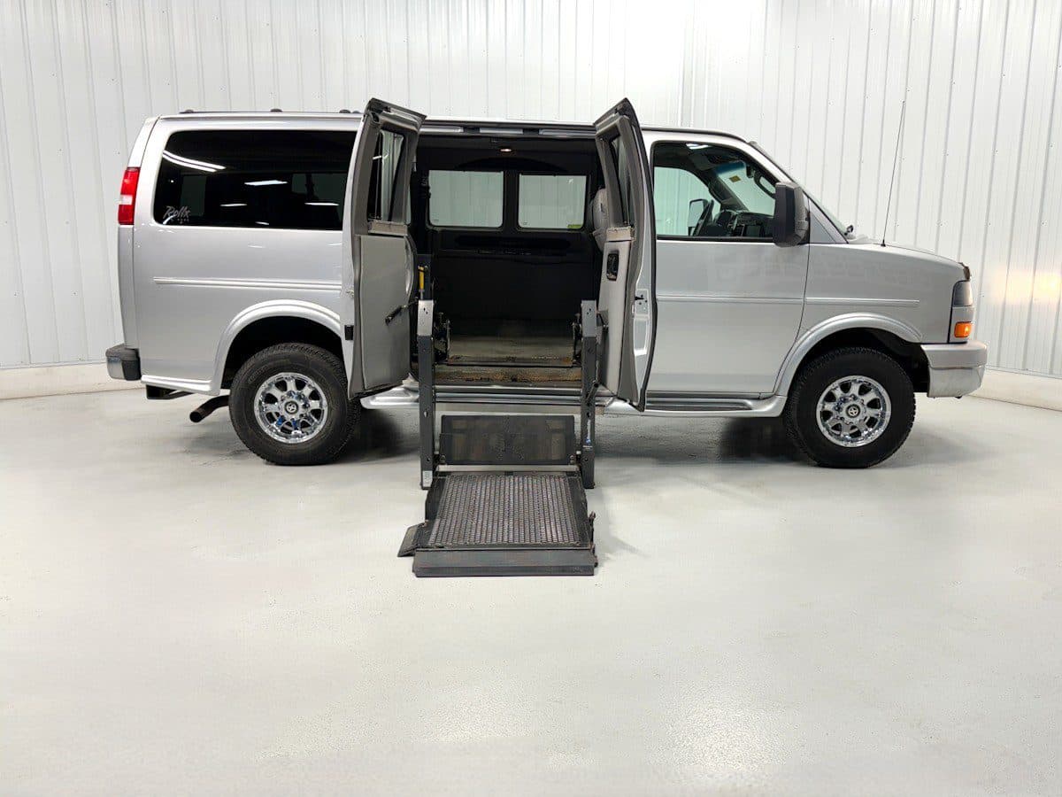 2016 GMC Savana 2500 wheelchair van, Quick Silver Metallic
