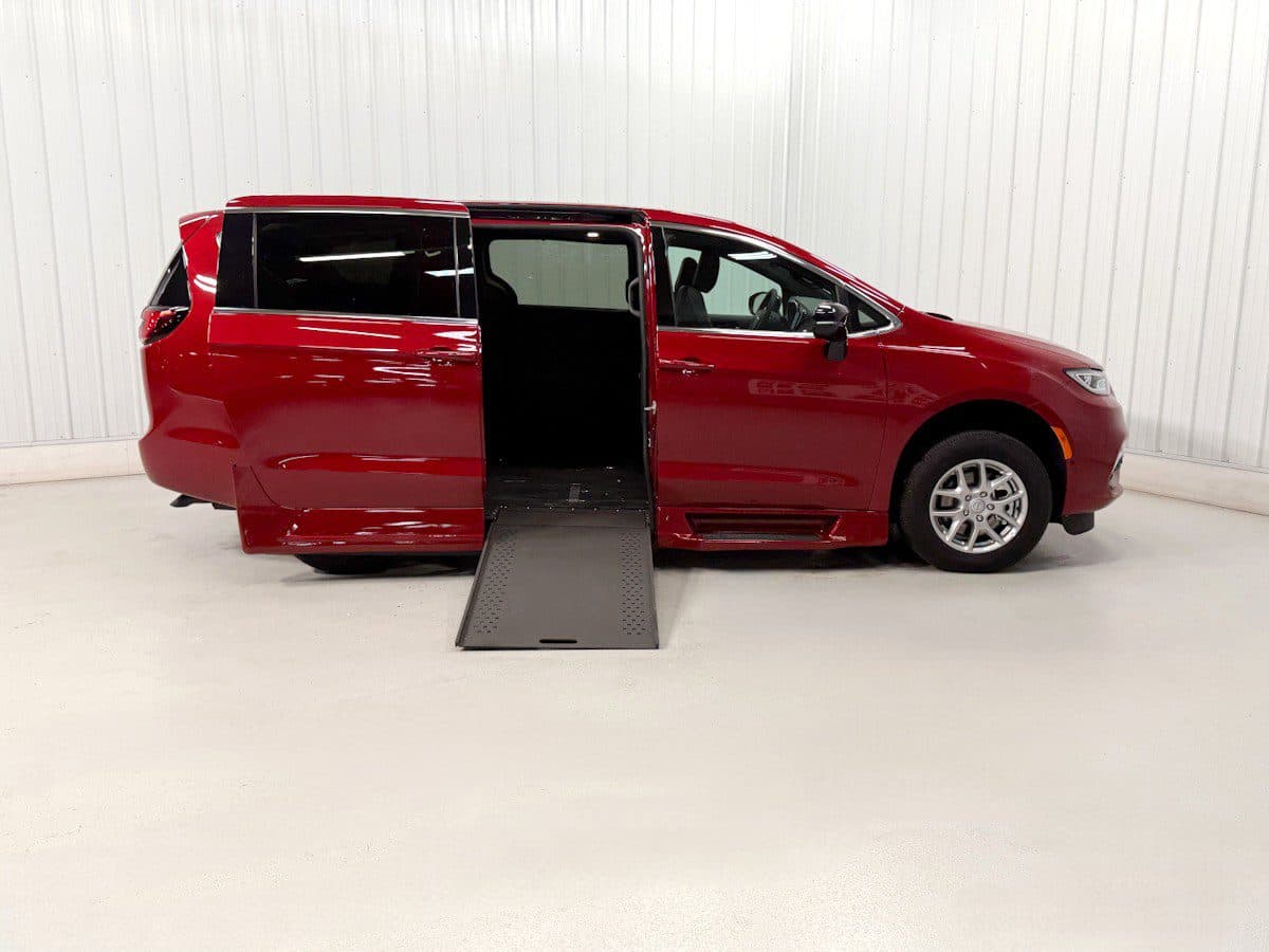 2026 Chrysler Pacifica Select wheelchair van, Red Hot Pearl Coat
