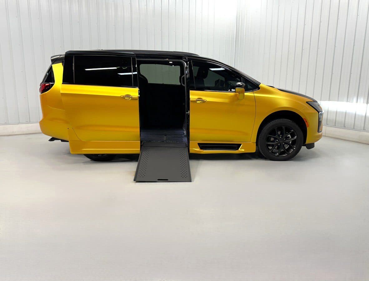 2027 Chrysler Pacifica Limited wheelchair van, Yellow Wrap