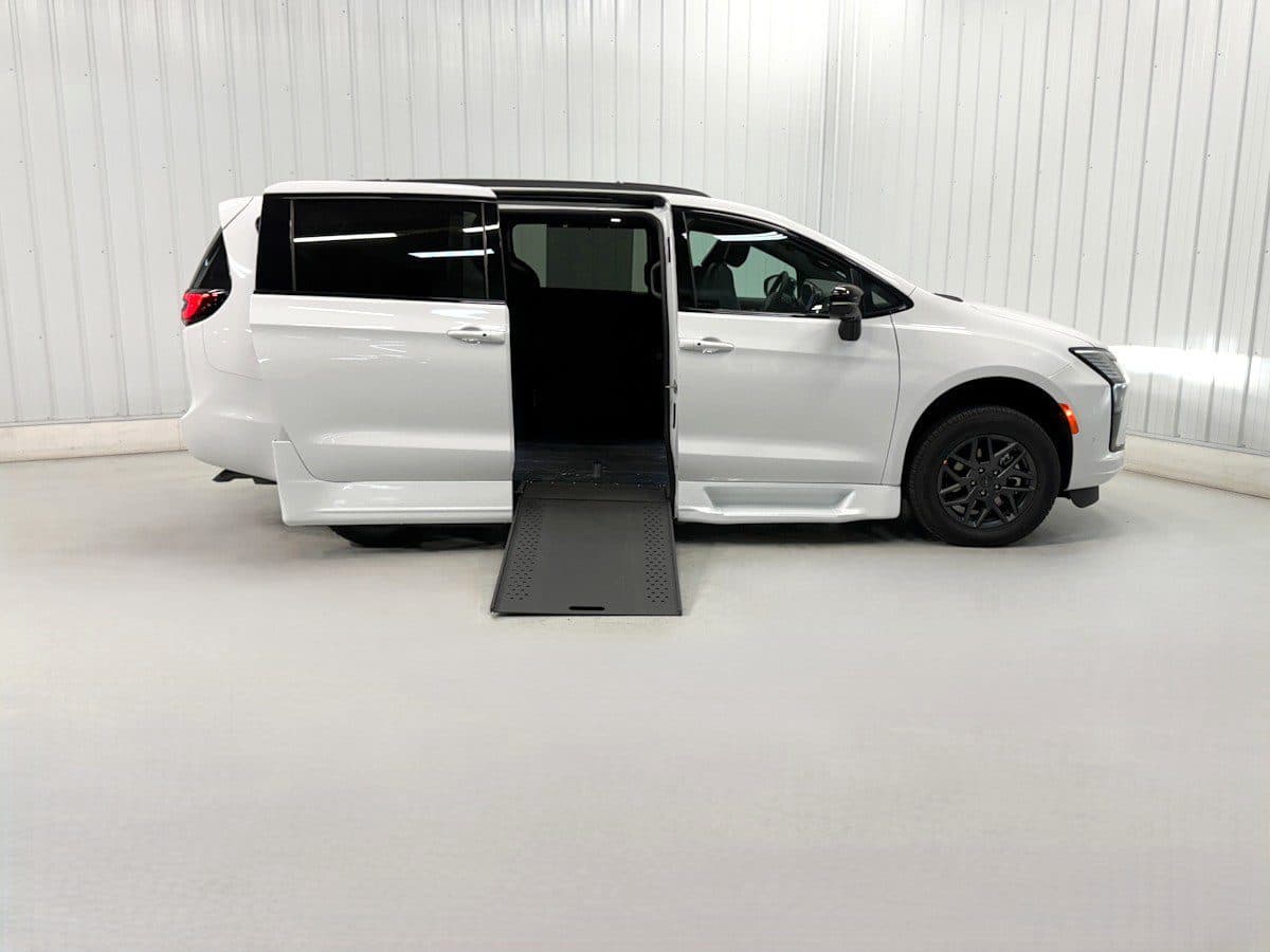 2027 Chrysler Pacifica Select wheelchair van, Bright White