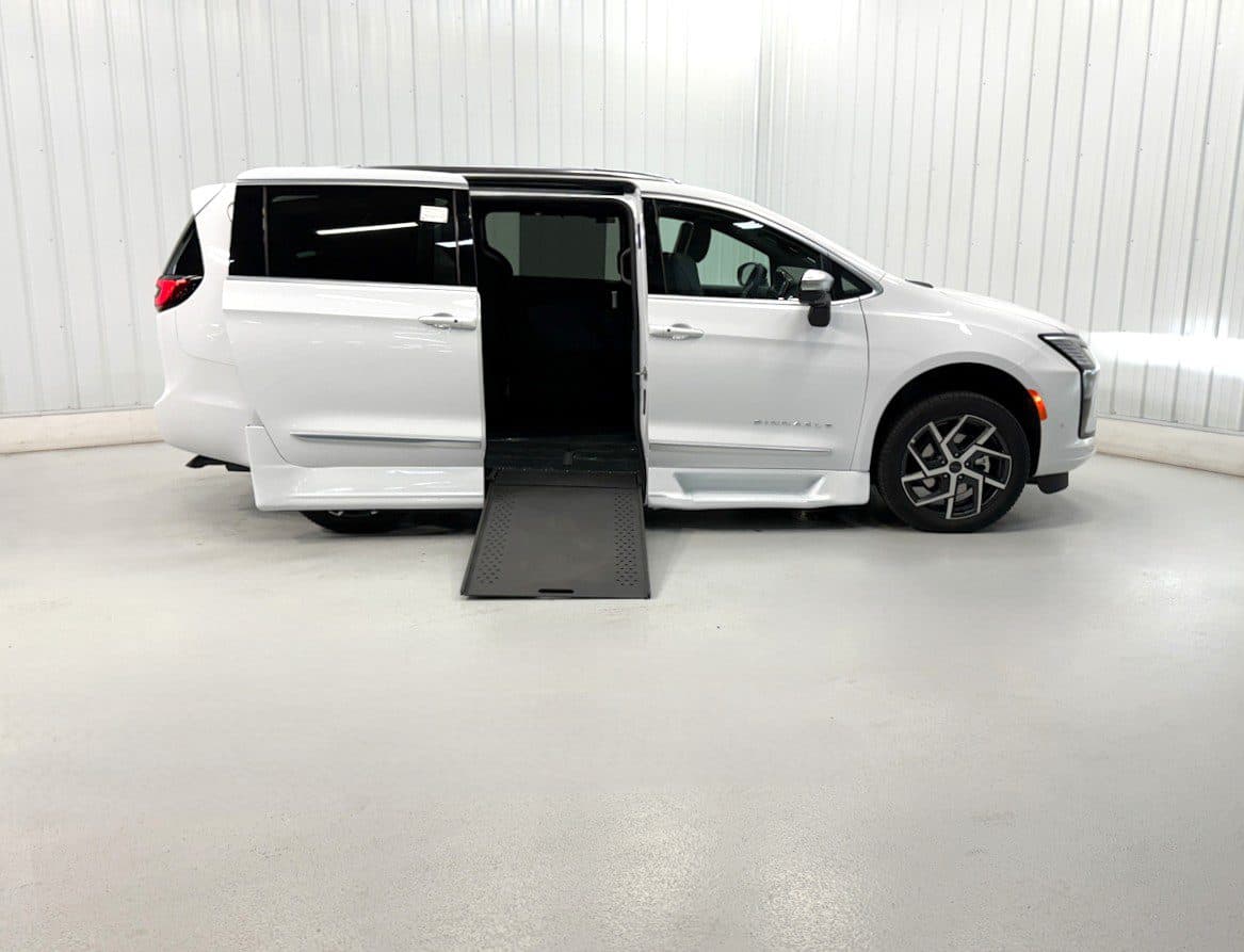 2027 Chrysler Pacifica Pinnacle wheelchair van, Bright White