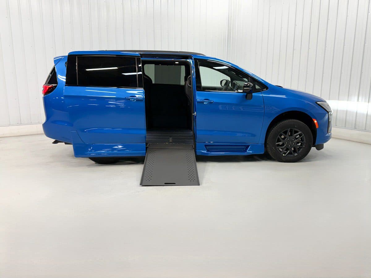 2027 Chrysler Pacifica Select wheelchair van, Hydro Blue Pearlcoat